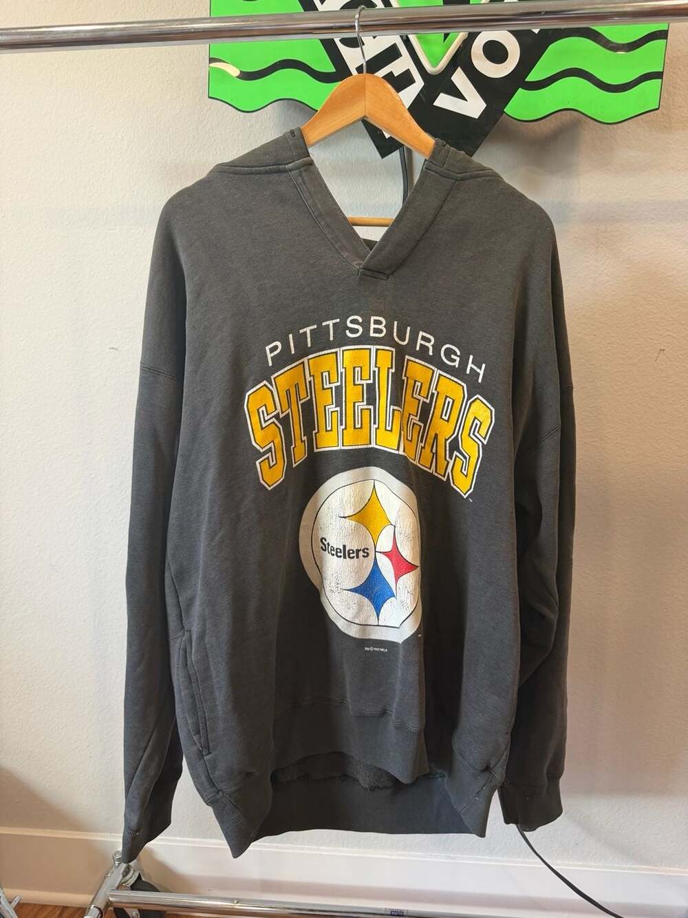 Vintage 1993 Starter Pittsburgh Steelers Graphic Hooded Sweatshirt
31” length 25